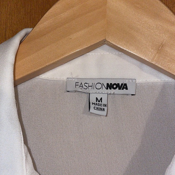 •FASHION NOVA•NWOB WHITE SHEER PLEATED HOUNDSTOOTH BUTTON DOWN BLOUSE SIZE MED. - Picture 7 of 9